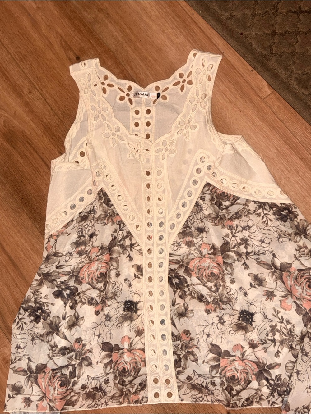 White Eyelet & Floral sharkbite top from origami S/M